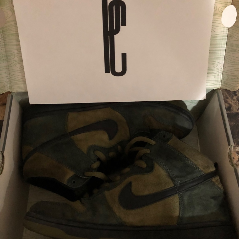 Nike SB Dunk High "Hulk" Sneakers - Picture 10 of 11